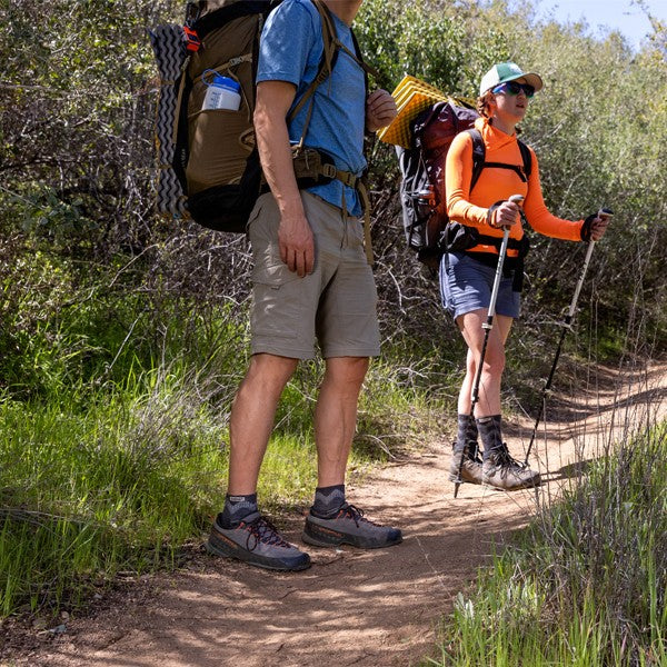 Chaussettes mi-lourdes en laine Injinji, couleur ardoise. 